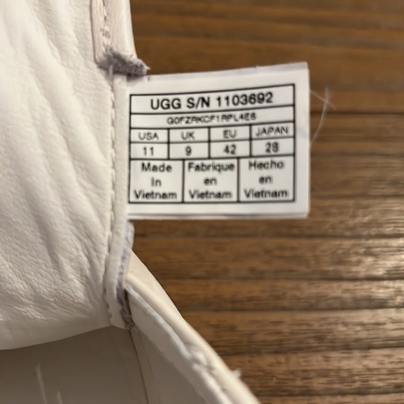 Ugg White Leather Velcro Strap Tennis Shoes.  Sz 11.  NWOT - Picture 5 of 5